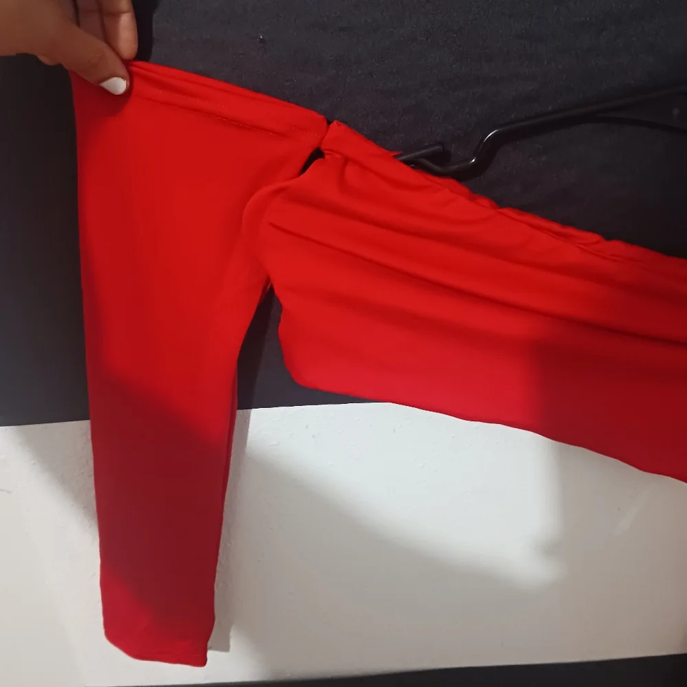 Bundle of Women stretchable off shoulder long sleeve tops - Picture 5 of 12